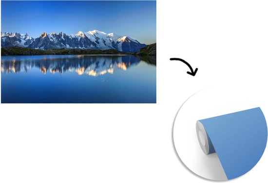 Papier peint photo en vinyle - Le Mont Blanc du lac Chesery largeur 360 cm x hauteur 240 cm - Tirage photo sur papier peint (disponible en 7 tailles)