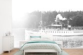 Behang - Fotobehang Stoomboot op een meer - zwart wit - Breedte 450 cm x hoogte 300 cm