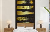 Behang - Fotobehang Gouden strepen op een zwarte achtergrond - Breedte 120 cm x hoogte 240 cm
