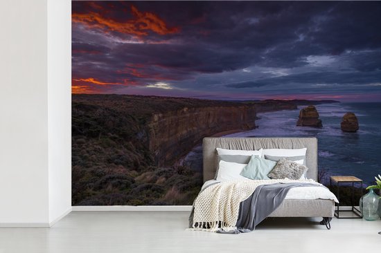 Papier peint vinyle - Les douze apôtres au coucher du soleil rouge en Australie largeur 420 cm x hauteur 280 cm - Tirage photo sur papier peint (disponible en 7 tailles)