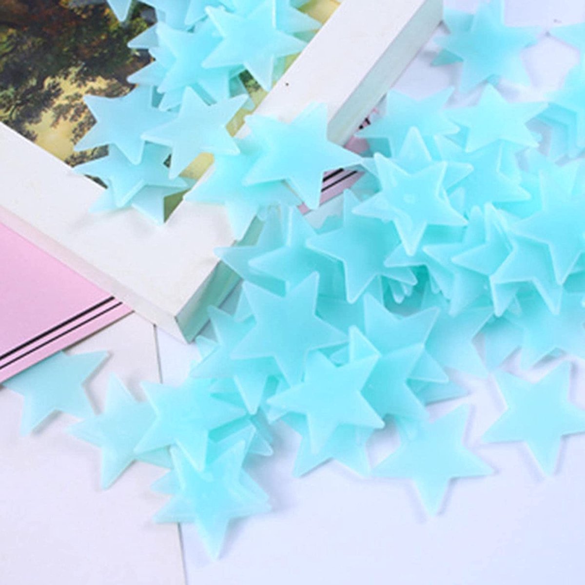 *** 100 Sprinkle Glow in the Dark Sterren - Inclusief Maan vel - Blauwe - Lichtgevende Sterren - Sterrenhemel kinderkamer - van Heble® ***