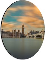 WallClassics - Dibond Ovaal - Big Ben aan het Water - Londen - 21x28 cm Foto op Ovaal (Met Ophangsysteem)