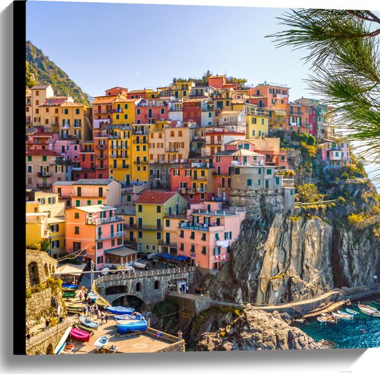 WallClassics - Canvas - Gekleurde Huizen op de Berg - Italië - 60x60 cm Foto op Canvas Schilderij (Wanddecoratie op Canvas)