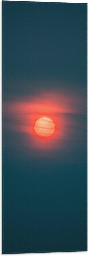 WallClassics - Vlag - Rode Maan achter Wolken - 30x90 cm Foto op Polyester Vlag