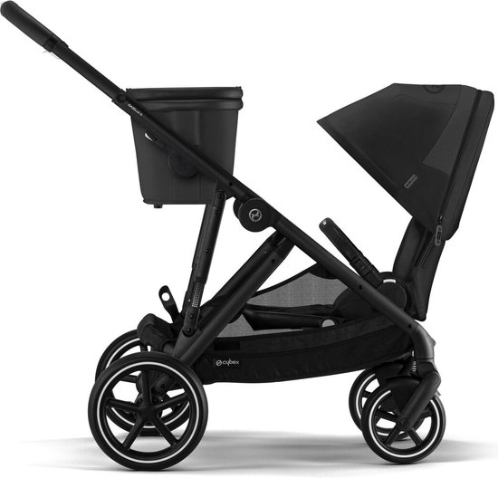Zwarte Cybex Gazelle S kinderwagen met mandje aan de zijkant.