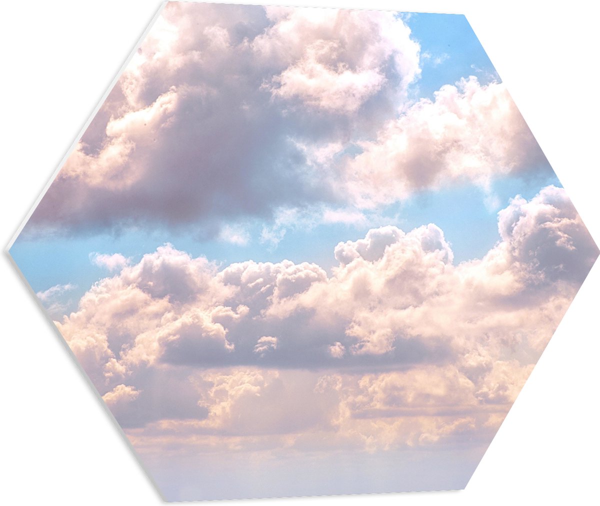 PVC Schuimplaat Hexagon - Sluierbewolking op Zonnige Dag - 60x52.2 cm Foto op Hexagon (Met Ophangsysteem)