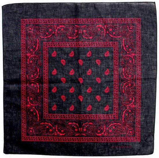 Zwarte bandana met rode paisley-print. Rand is ook rood bedrukt. 54x54cm.