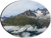 Dibond Ovaal - Wolken bij de Top van de Berg - 28x21 cm Foto op Ovaal (Met Ophangsysteem)