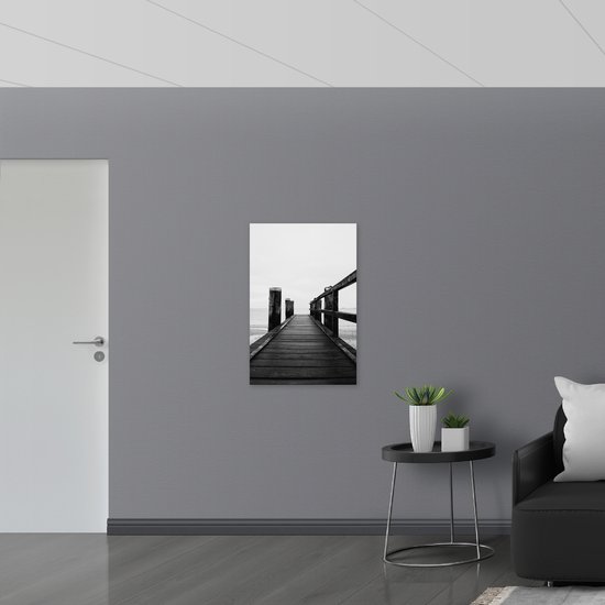 WallClassics - Plaque de Mousse PVC - Sur la Jetée (Zwart/ Wit) - Photo 60x90 cm sur Plaque de Mousse PVC (Avec Système d'accrochage)