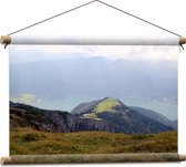 Textielposter - Uitzicht over Berglandschap - 60x40 cm Foto op Textiel