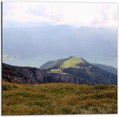 Dibond - Uitzicht over Berglandschap - 50x50 cm Foto op Aluminium (Met Ophangsysteem)