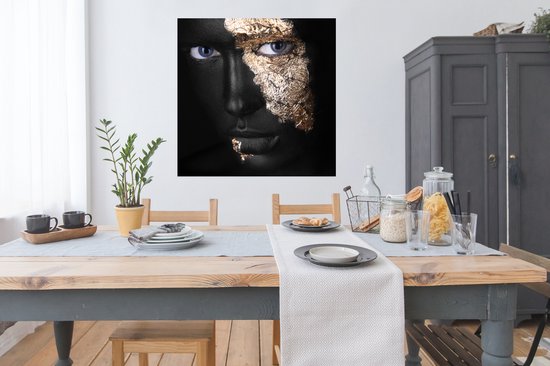 Poster Femme à la lueur dorée papier 100x100 cm - Tirage photo sur Poster (décoration murale salon / chambre)