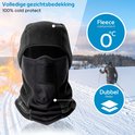 Zwarte bivakmuts met mesh gedeelte op het gezicht. "Volledige gezichtsbedekking 100% cold protect". "Fleece cold protect 0°C". "Dubbel laags".