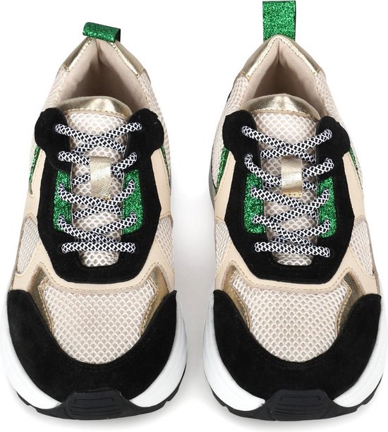 Avant de baskets pour femme avec maille beige, daim noir et accents rose et vert. Détails dorés métalliques.