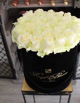 Urbankr8® - Bloemenbox Flowerbox Jana plek voor 25 Stuks Rozen - zonder Trosrozen - Zwart Velvet van Royal Blossom - Geschenk/Cadeau/Gift (kopie)