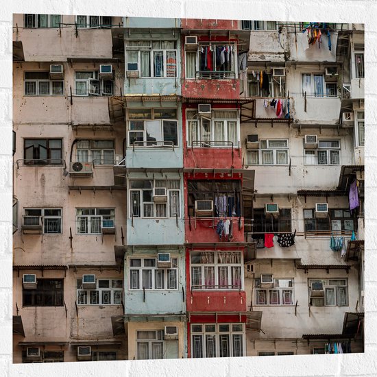 WallClassics - Muursticker - Kleine Flatwoningen - Hong Kong - 80x80 cm Foto op Muursticker