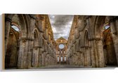 WallClassics - Hout - Klooster in Italië - De abdij van Saint Galgano - 100x50 cm - 9 mm dik - Foto op Hout (Met Ophangsysteem)