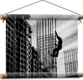 WallClassics - Textielposter - Man op constructie - Zwart Wit - 40x30 cm Foto op Textiel