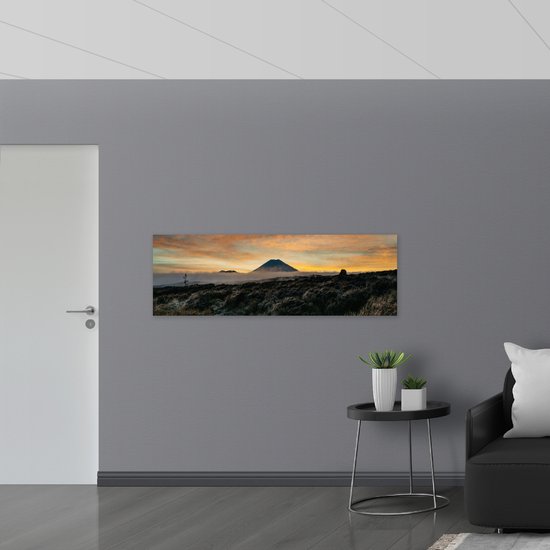 WallClassics - Poster Glossy - Vue du volcan au loin - 150x50 cm Photo sur Papier Poster avec Finition Brillante