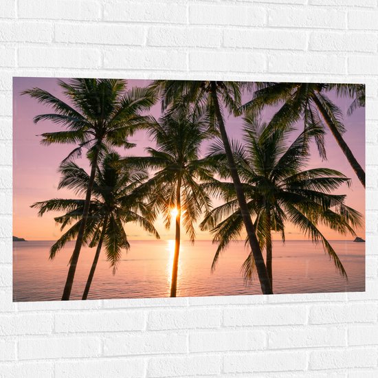 Muursticker - Tropische Palmbomen voor Oceaan en Zonsondergang - 105x70 cm Foto op Muursticker