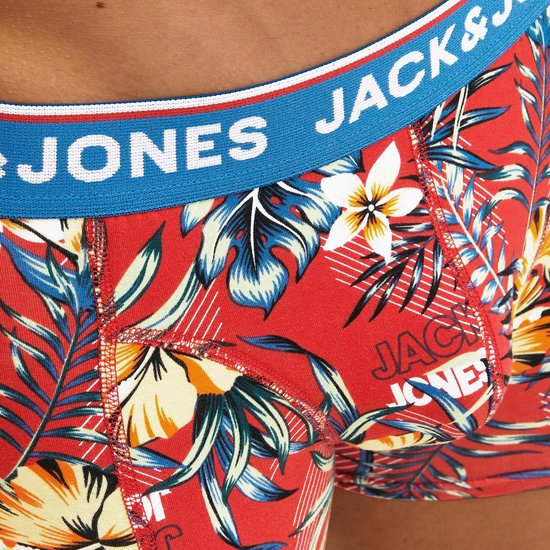 Koraalrode boxershorts met tropische print van bloemen en bladeren. Blauwe band met 'JACK & JONES' logo.