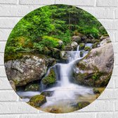Muursticker Cirkel - Mooie Waterval tussen Rotsen in het Bos - 70x70 cm Foto op Muursticker