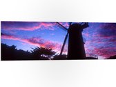 WallClassics - PVC Schuimplaat - Silhouet van Grote Molen onder Donkere Zonsondergang - 120x40 cm Foto op PVC Schuimplaat (Met Ophangsysteem)