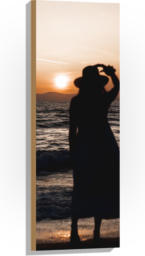Hout - Vrouw kijkend naar de Zee en Zonsondergang - 30x90 cm - 9 mm dik - Foto op Hout (Met Ophangsysteem)