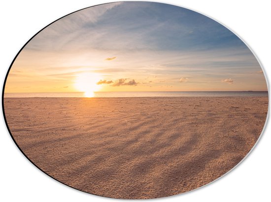 Dibond Ovaal - Close up van het Strand met Mooie Zonsondergang - 40x30 cm Foto op Ovaal (Met Ophangsysteem)
