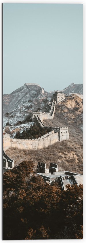 WallClassics - Dibond - Uitzicht op Berg met Chinese Muur bij Blauwe Lucht - 50x150 cm Foto op Aluminium (Wanddecoratie van metaal)