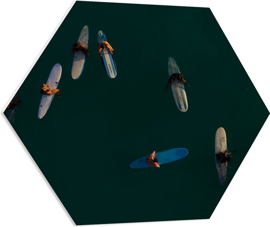 WallClassics - PVC Schuimplaat Hexagon - Personen op Surfborden in het Water - 70x60.9 cm Foto op Hexagon (Met Ophangsysteem)