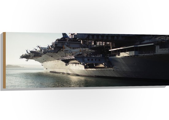 WallClassics - Hout - Grote Boot vol Vliegtuigen op het Water - 120x40 cm - 9 mm dik - Foto op Hout (Met Ophangsysteem)