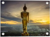 Tuinposter – Gouden Buddha op Standaard met Uitzicht op Landschap - 40x30 cm Foto op Tuinposter (wanddecoratie voor buiten en binnen)