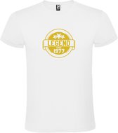 Wit T-Shirt met “Legend sinds 1977 “ Afbeelding Goud Size XL