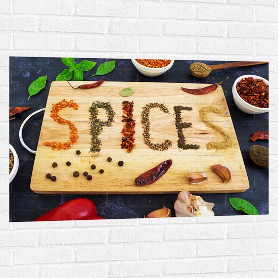 Muursticker - Spices Geschreven met Specerijen op een Snijplank - 105x70 cm Foto op Muursticker