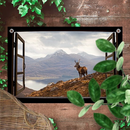 Tuinposter Doorkijk Een Hert in het Schotse Hoogland
