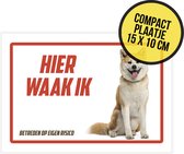 Waakbordje/ ultra dun plaatje | "Hier waak ik" | Akita Inu | Japans hondenras | 15 x 10 cm | Waakhond | Hond | Dog | Gevaarlijke hond | Afschrikmiddel | Deurbordje | 1 stuk