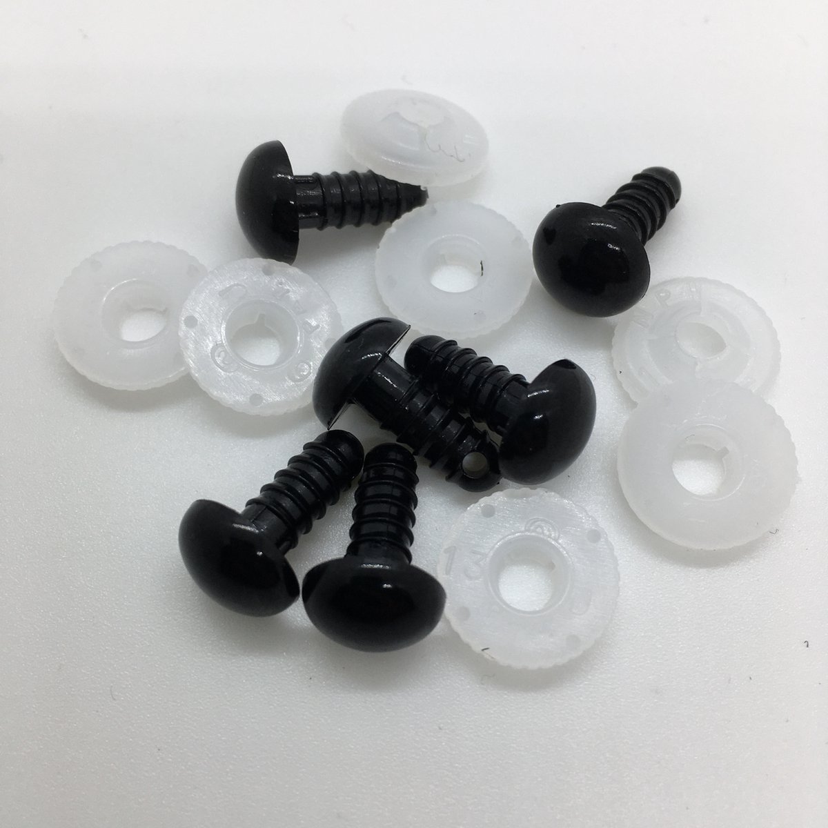 zwarte ronde veiligheidsoogjes 8 mm inclusief sluitring, 10 paar - Chellebel
