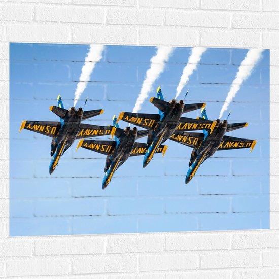 WallClassics - Muursticker - Zwart Gele Vliegtuigen op een Rij - 100x75 cm Foto op Muursticker