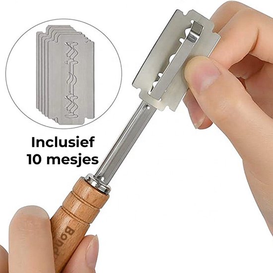 Close-up van een hand die een deegmes gebruikt, met een cirkel van 10 extra mesjes.