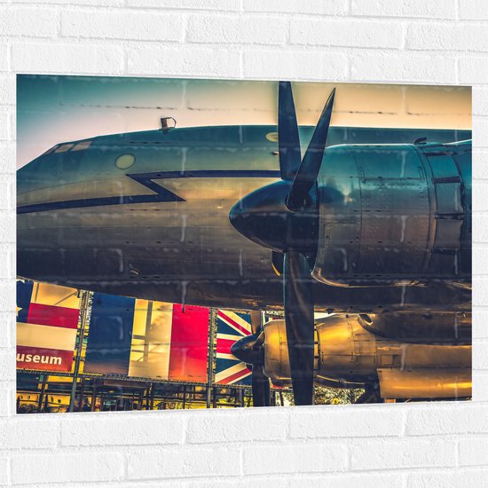 WallClassics - Muursticker - Zijkanten van Vliegtuigen - 100x75 cm Foto op Muursticker