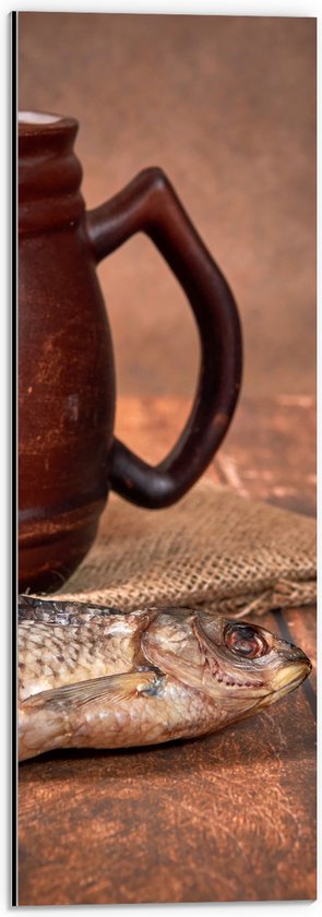 Dibond - Oude Klassieke Bruine Mok met Vis op Houten Tafel - 20x60 cm Foto op Aluminium (Met Ophangsysteem)