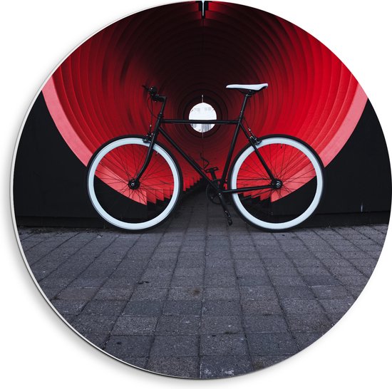 WallClassics - PVC Schuimplaat Muurcirkel - Zwart met Witte Fiets geparkeerd voor Oranje Tunnel - 40x40 cm Foto op Muurcirkel (met ophangsysteem)