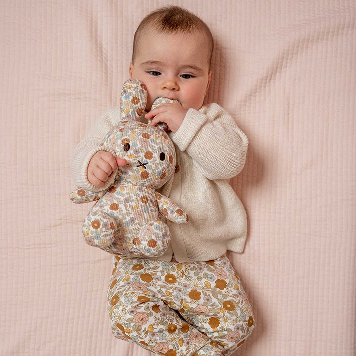 Nijntje x Little Dutch - Vintage Little Flower - Knuffel all over print 25 cm — afbeelding 2