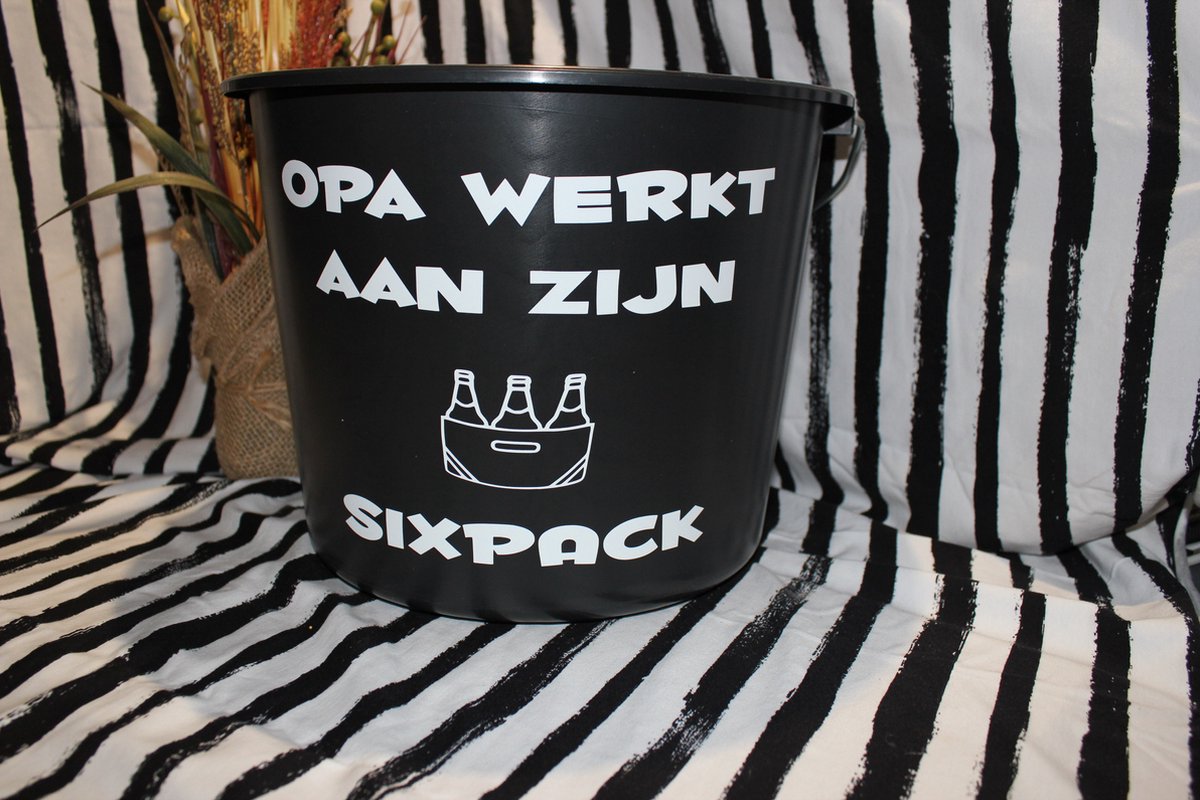 Opa werkt aan zijn Sixpack
