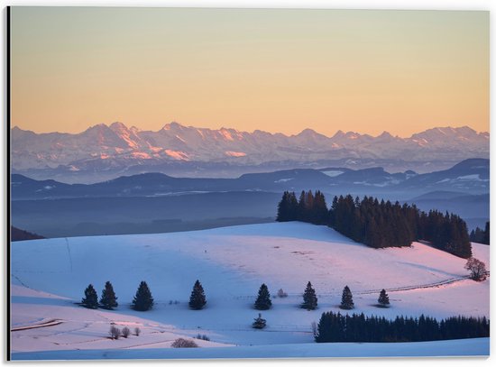 WallClassics - Dibond - Heuvels en Bergen met Sneeuw - 40x30 cm Foto op Aluminium (Met Ophangsysteem)