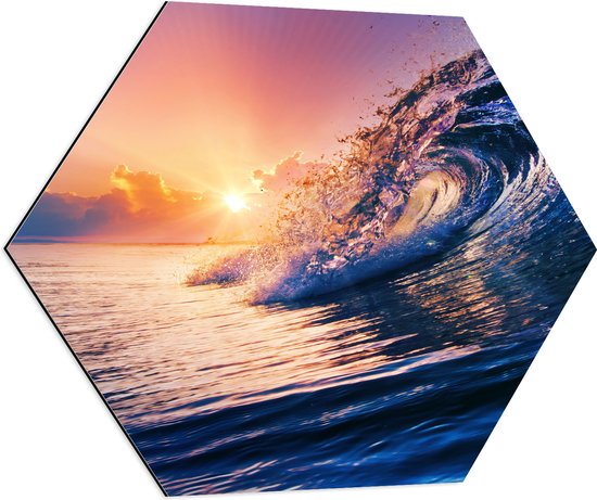 WallClassics - Dibond Hexagon - Golf in Zee bij Zonsondergang - 80x69.6 cm Foto op Hexagon (Met Ophangsysteem)