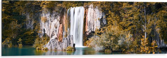 WallClassics - Dibond - Waterval vanuit het Bos in een Meer - 120x40 cm Foto op Aluminium (Met Ophangsysteem)
