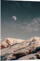 WallClassics - PVC Schuimplaat- Maan boven Sneeuwbergen overdags - 70x105 cm Foto op PVC Schuimplaat
