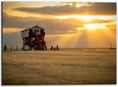 WallClassics - Dibond - Uitkijkpost op het Strand - 40x30 cm Foto op Aluminium (Wanddecoratie van metaal)